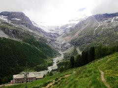 Bahnhof Alp Grüm mit Palu Gletscher