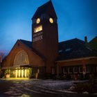 Bahnhof am Abend