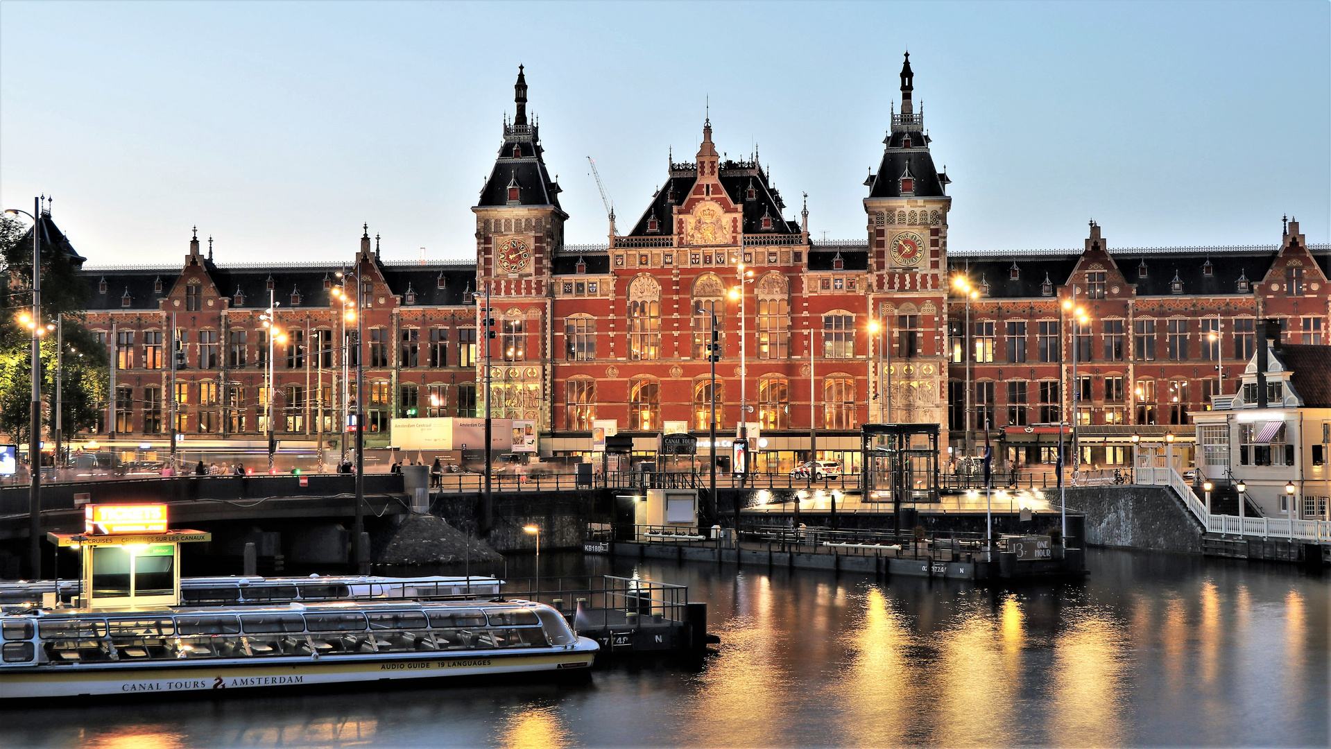 Bahnhof Amsterdam bei Nacht