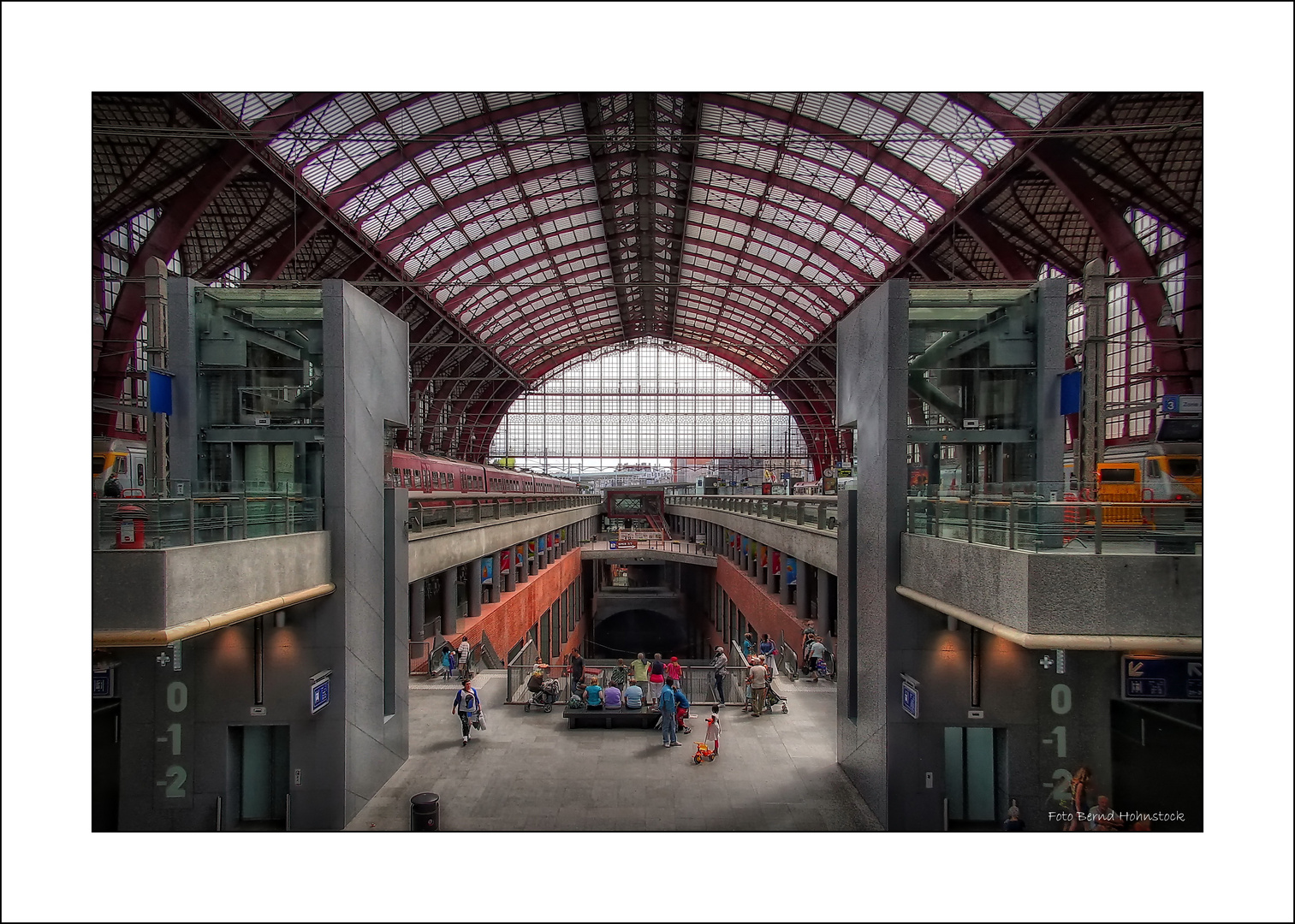 Bahnhof Antwerpen ...