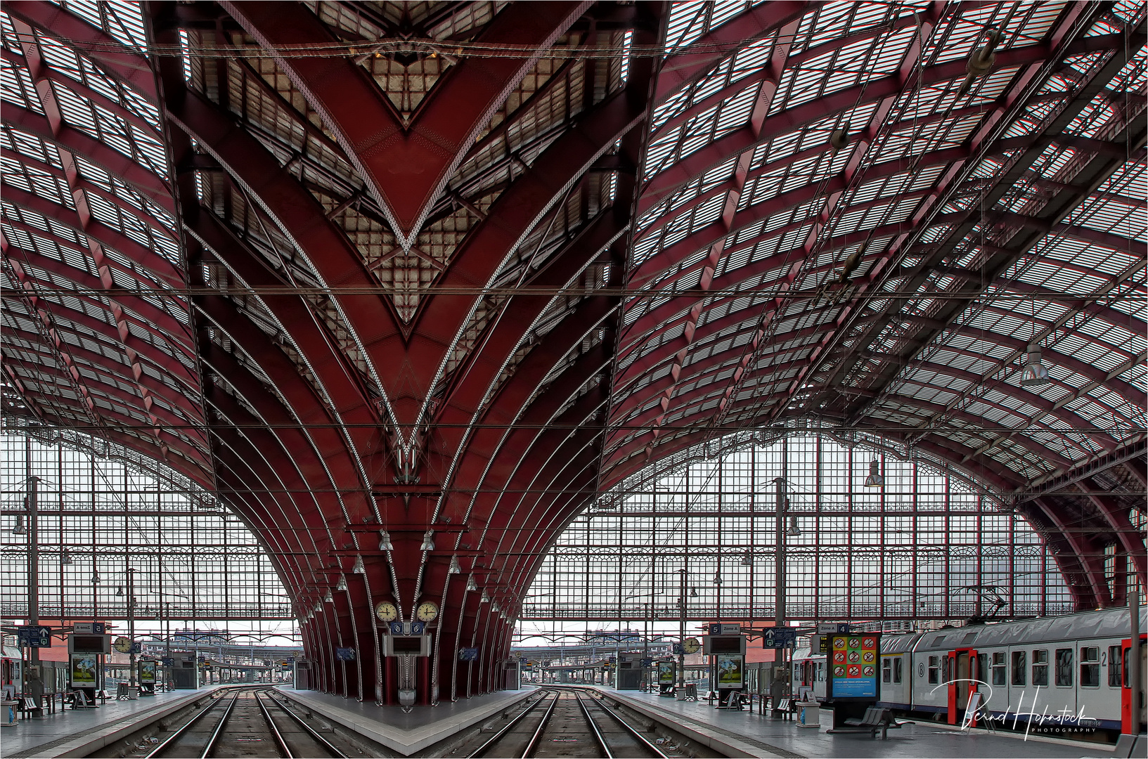 Bahnhof Antwerpen-Centraal ....