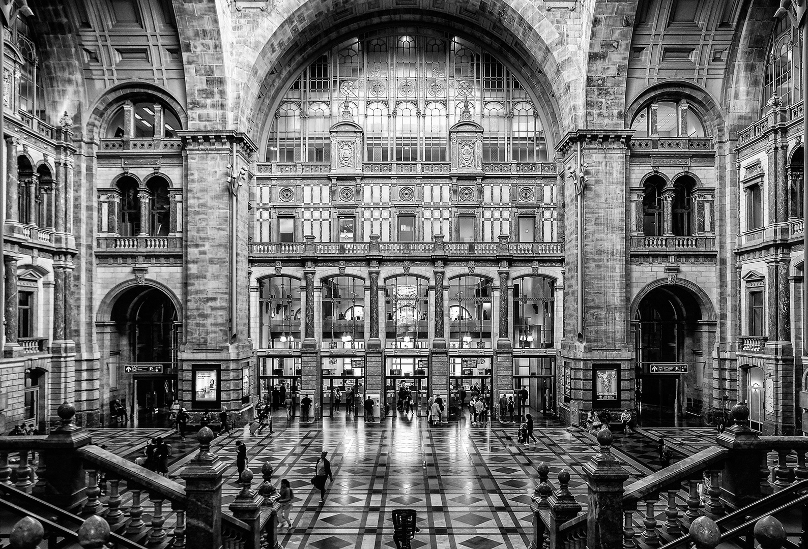 Bahnhof Antwerpen-Centraal 