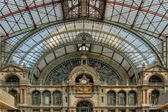 Bahnhof Antwerpen-Centraal ....