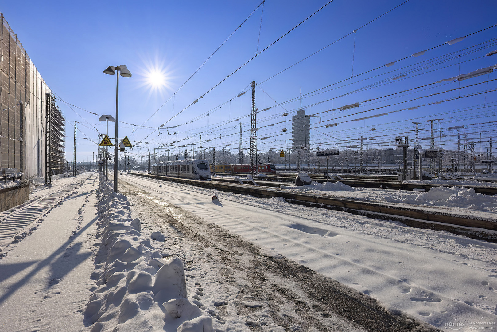 Bahnhof Augsburg mit Sonne