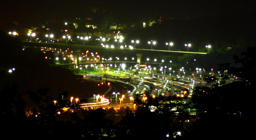 bahnhof bei nacht