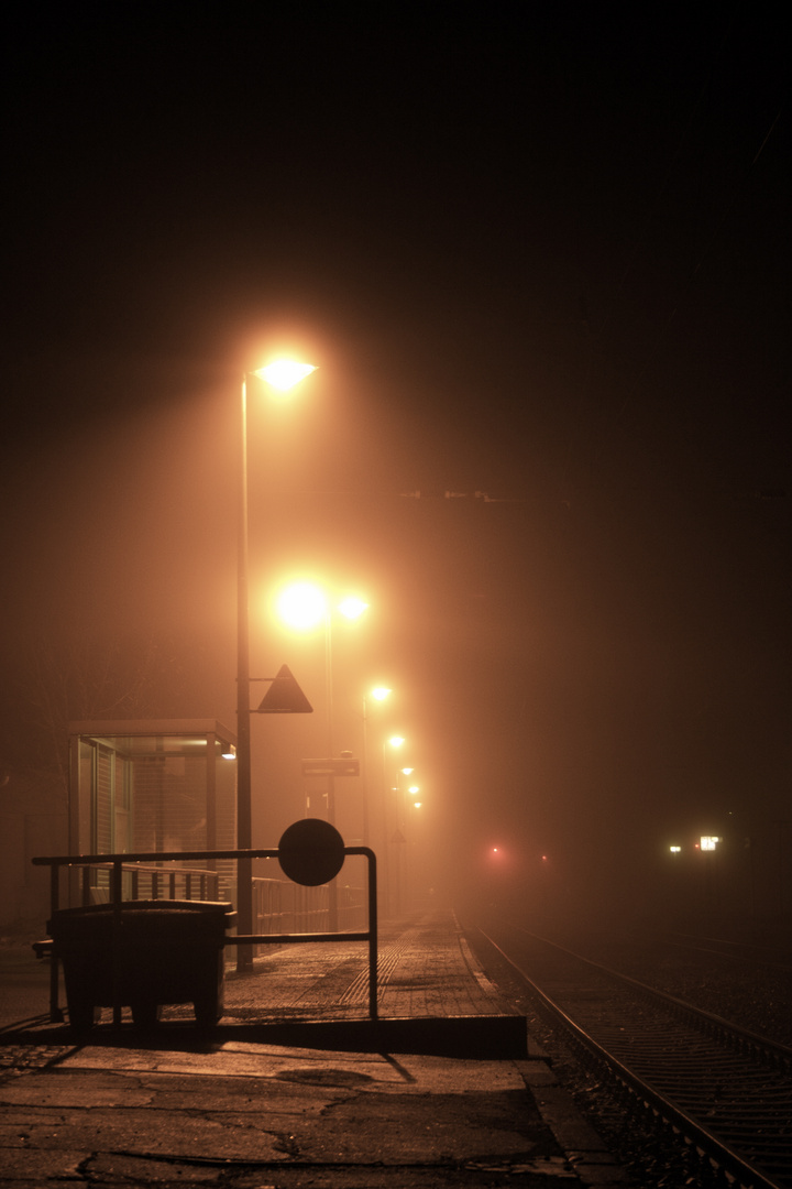 Bahnhof bei Nacht