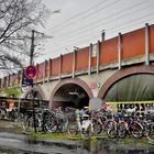 Bahnhof bei Regen