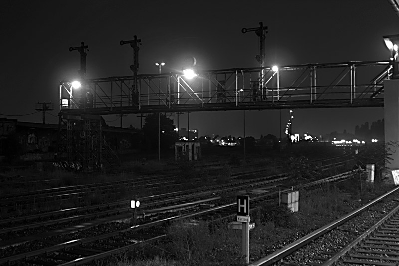 Bahnhof Berlin Tempelhof bei Nacht (1)