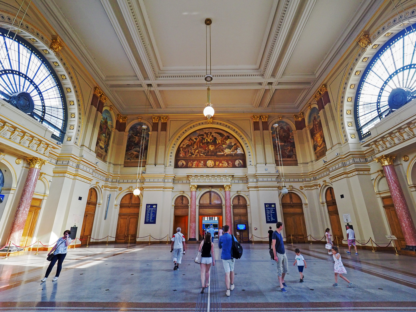 Bahnhof Budapest Keleti Foto Bild Europe Hungary Slovakia Bahnhof Bilder Auf Fotocommunity