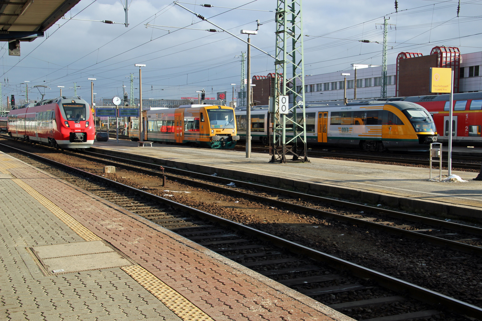 Bahnhof Cottbus: Warten auf das Abfahrtssignal