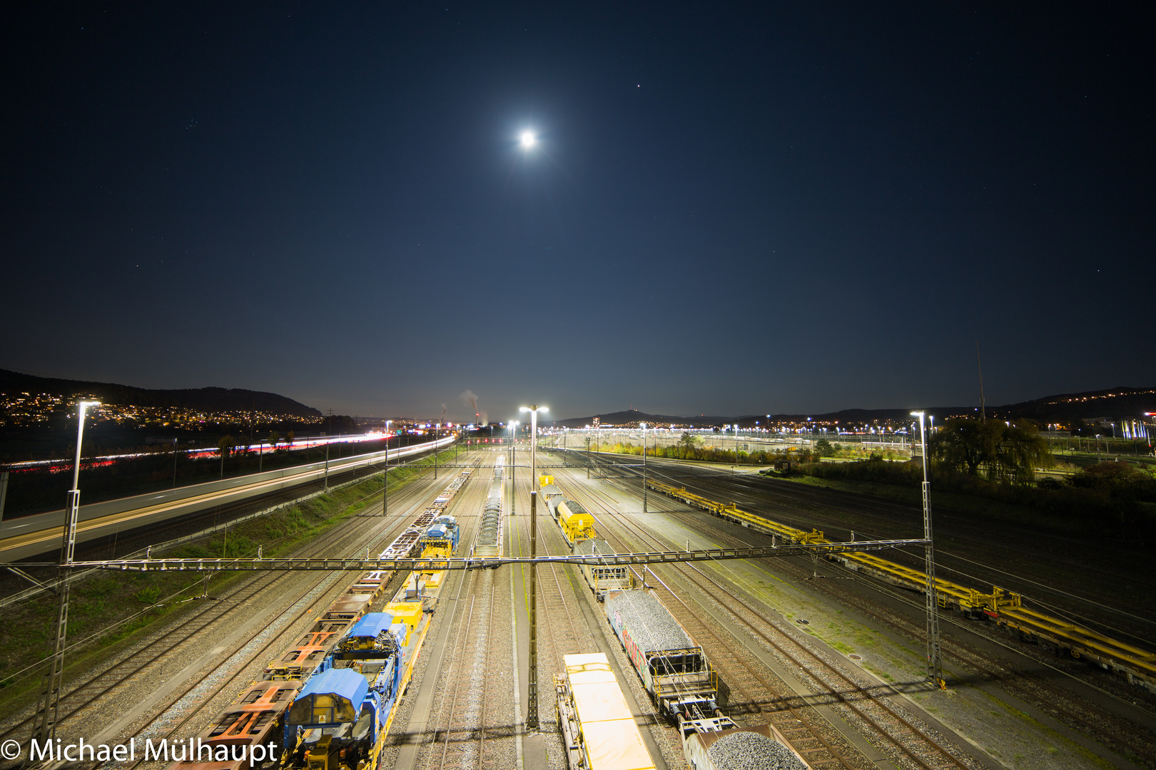 Bahnhof Dietikon ZH mit Vollmond