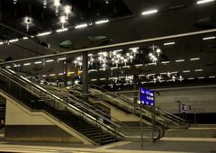 Bahnhof einer Millionenstadt, mittags 12:10 Uhr