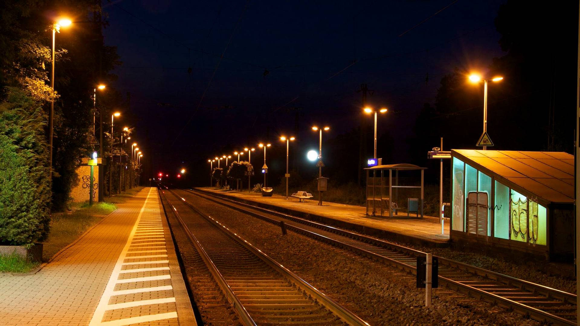 Bahnhof Empel-Rees bei Nacht