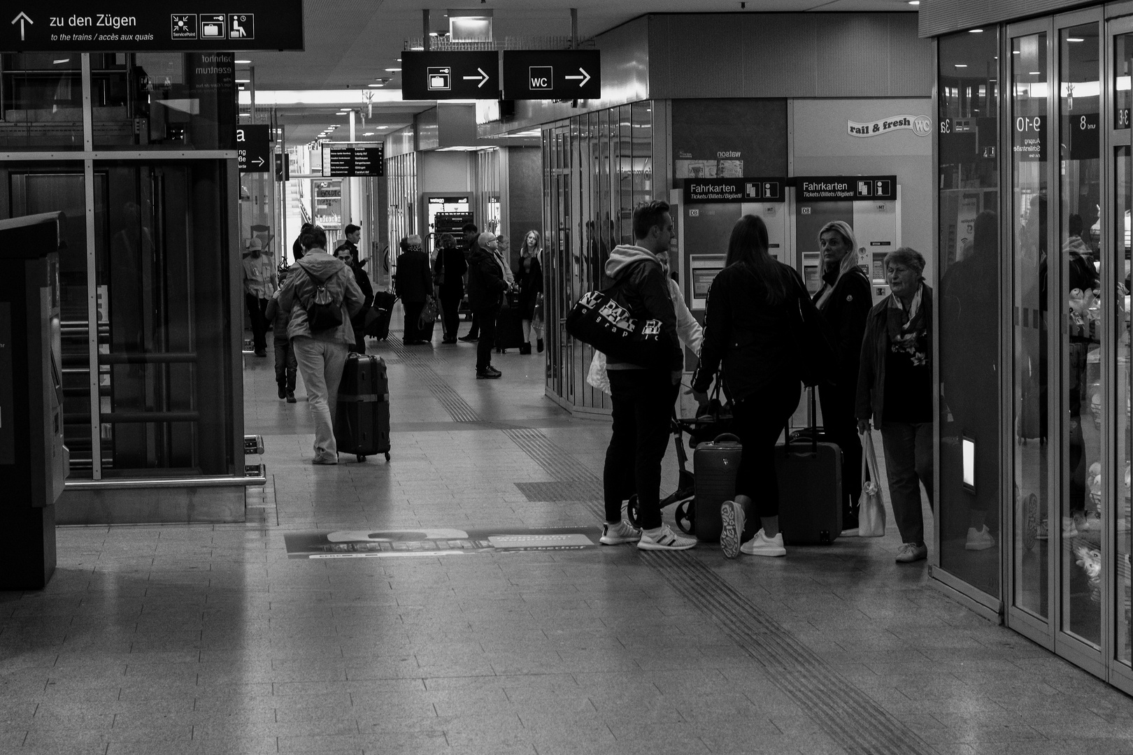 Bahnhof Erfurt - Kurze Pause am Fahrstuhl