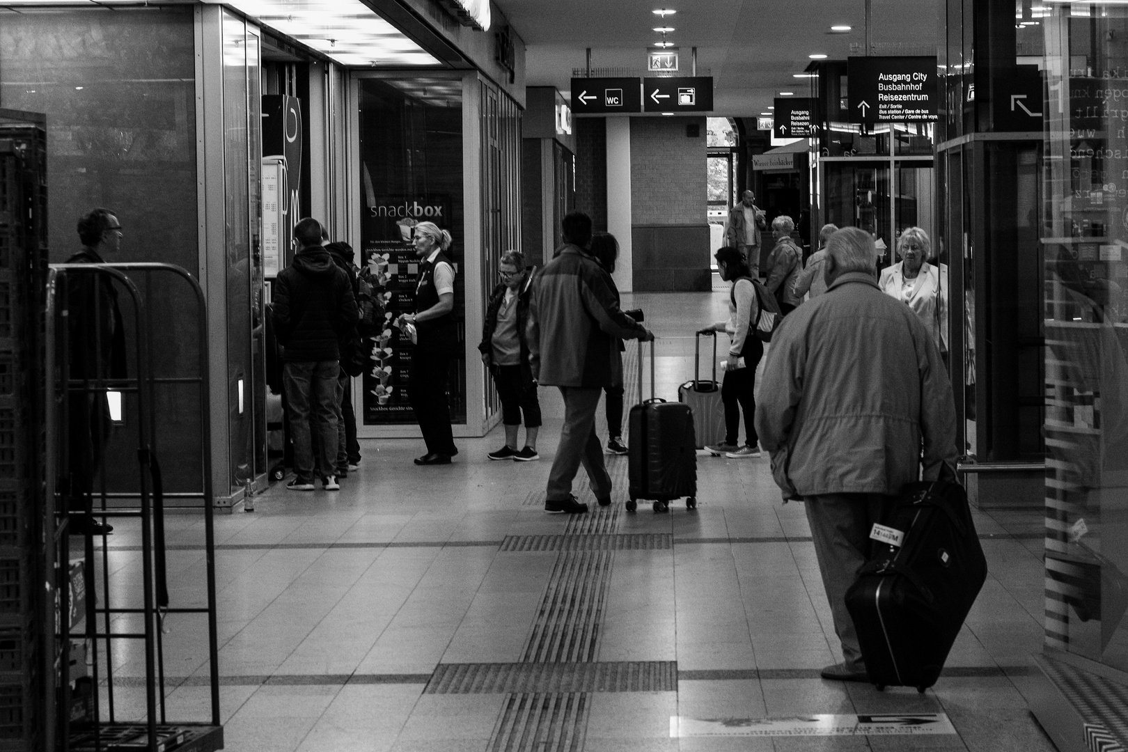 Bahnhof Erfurt - Vor dem Menschensturm