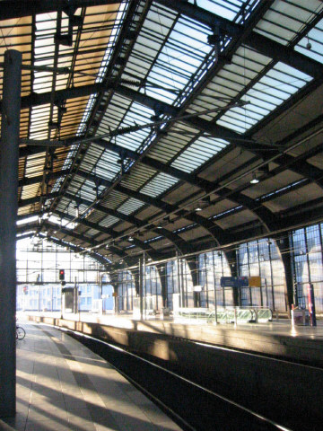 Bahnhof Friedrichstraße (7 Uhr morgens)