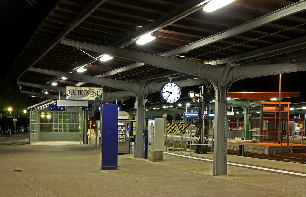 Bahnhof-Goslar " Goslarer HBF am Abend "