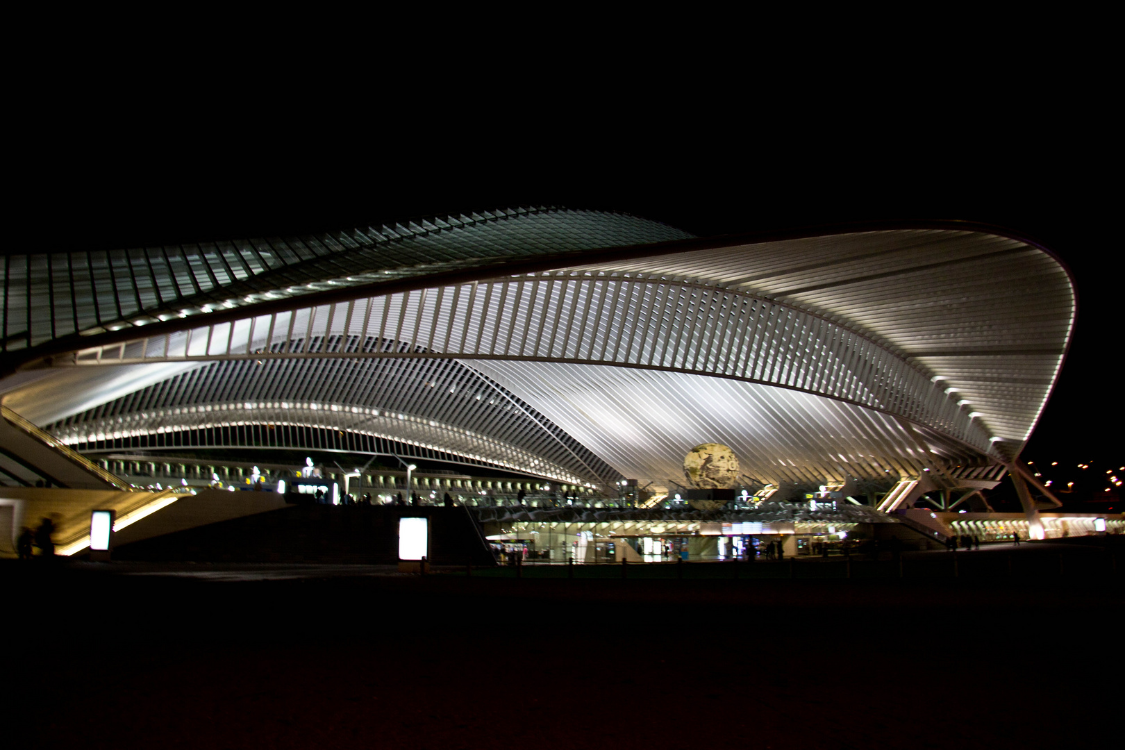 Bahnhof Guillemins: Es ist Nacht geworden (1)