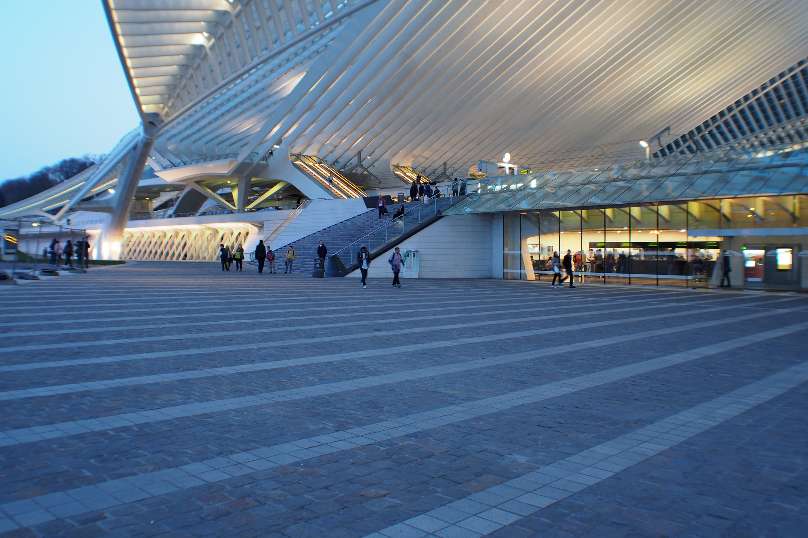 Bahnhof Guillemins in Lüttich/Belgien . Eingangsbereich.   1