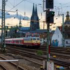 Bahnhof Hansaring Köln - viel Verkehr am Kölner Dom