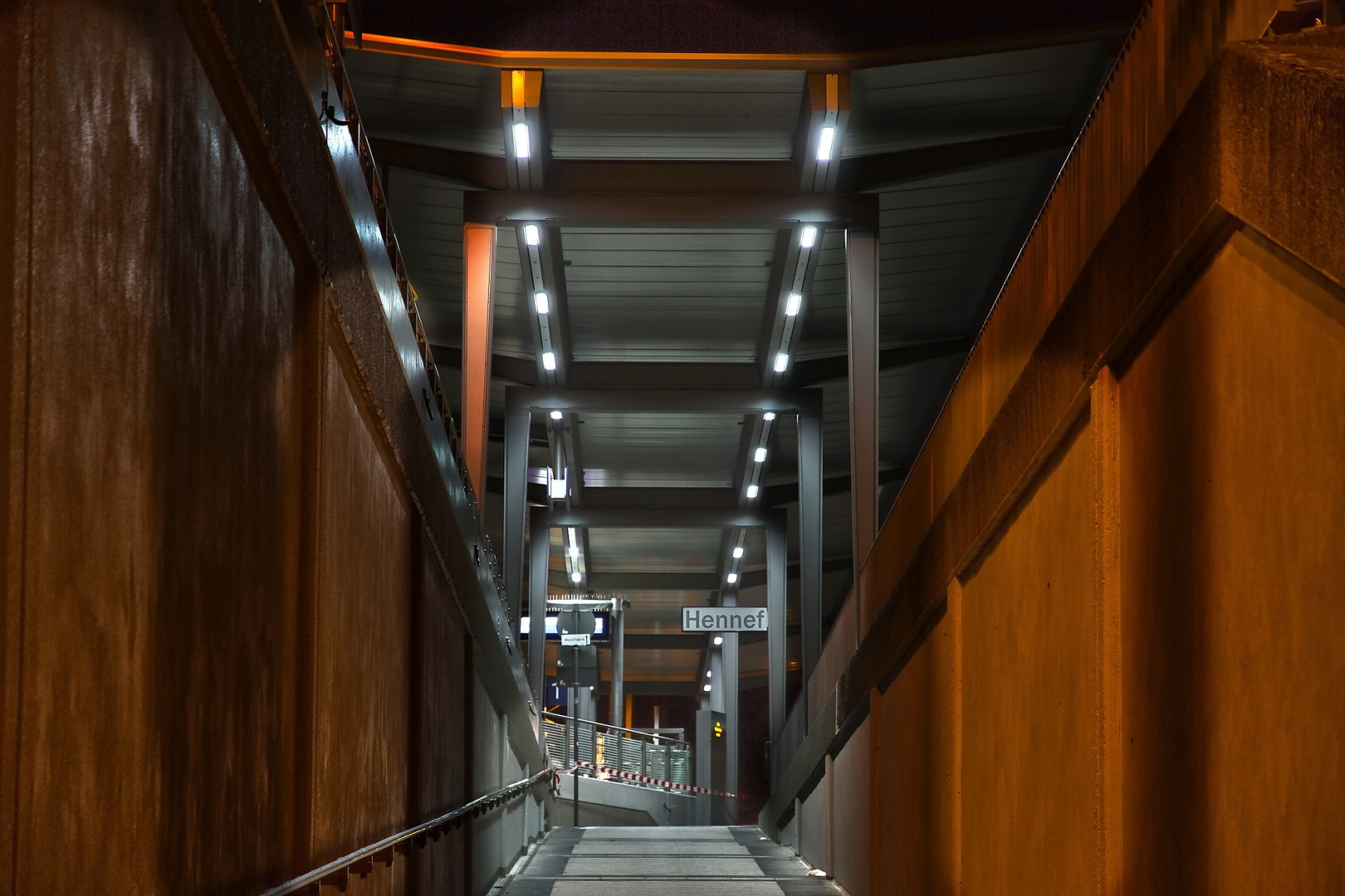 Bahnhof Hennef Foto Bild Architektur Architektur Bei Nacht Motive Bilder Auf Fotocommunity