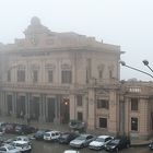 Bahnhof im Herbstnebel