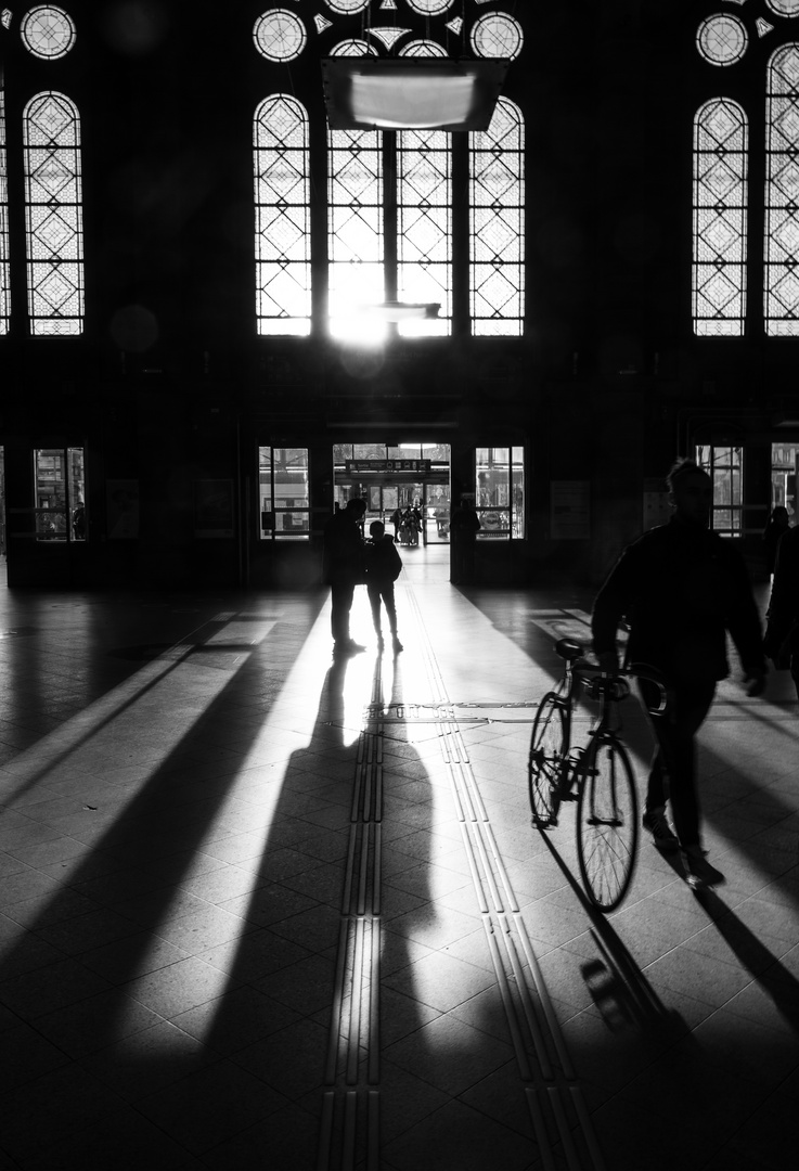 Bahnhof im Morgenlicht