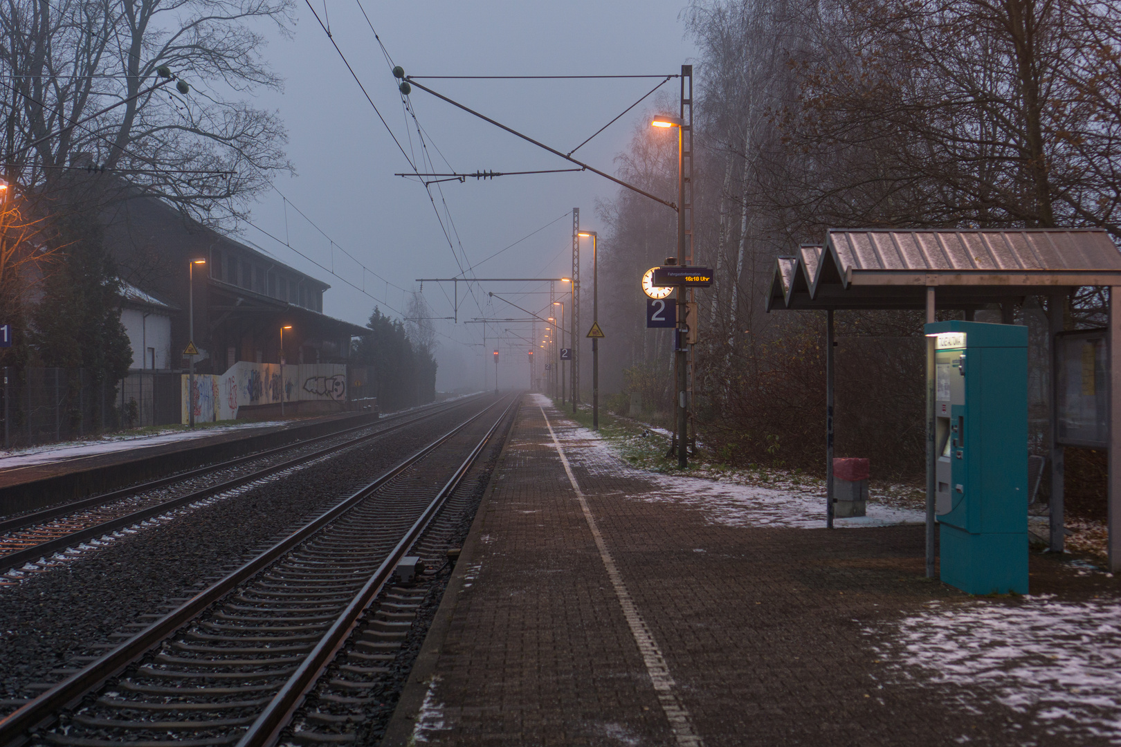 Bahnhof im Nachmittagsnebel