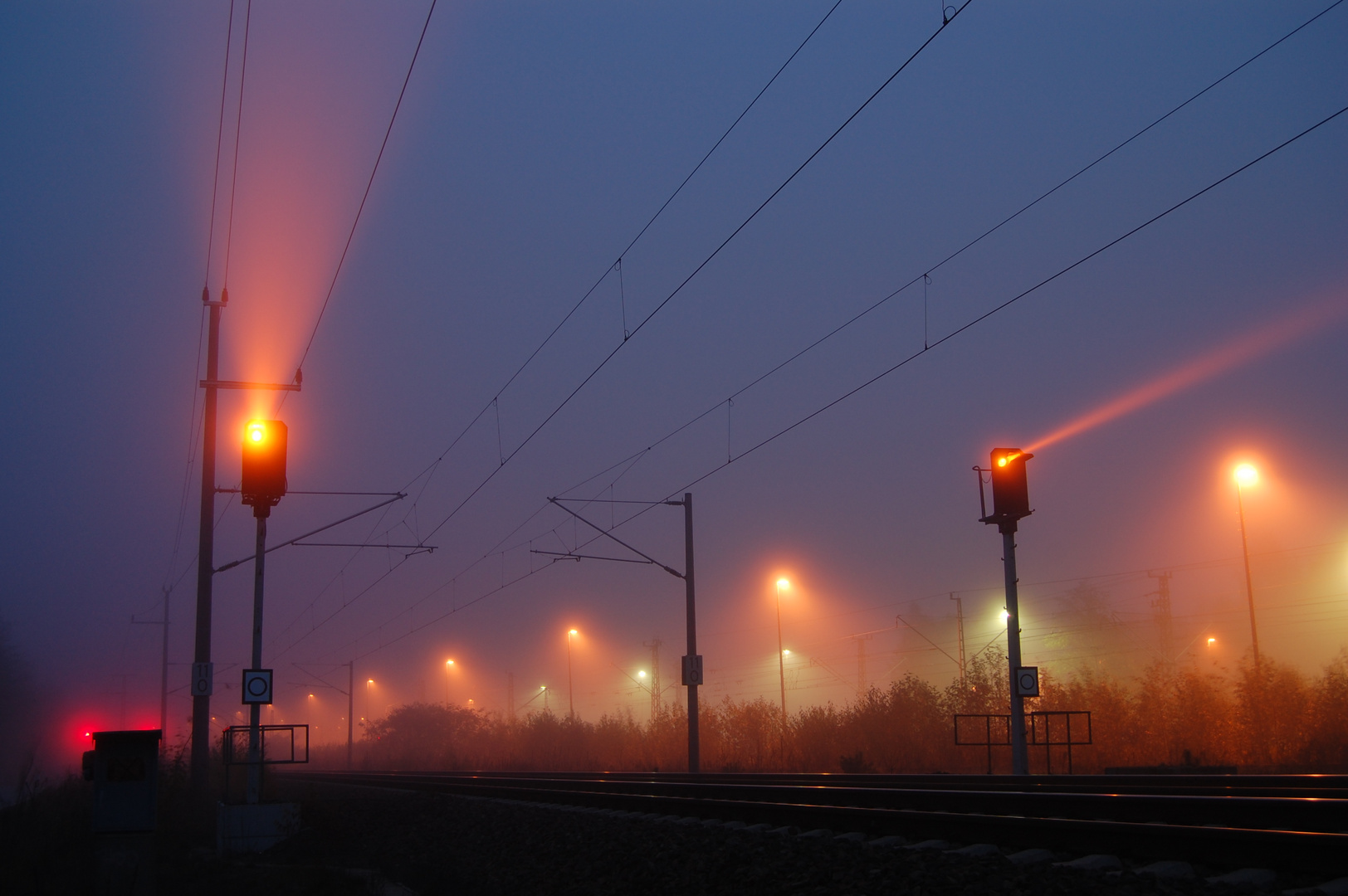 Bahnhof im Nebel