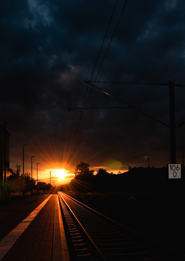 Bahnhof im Sonnenuntergang