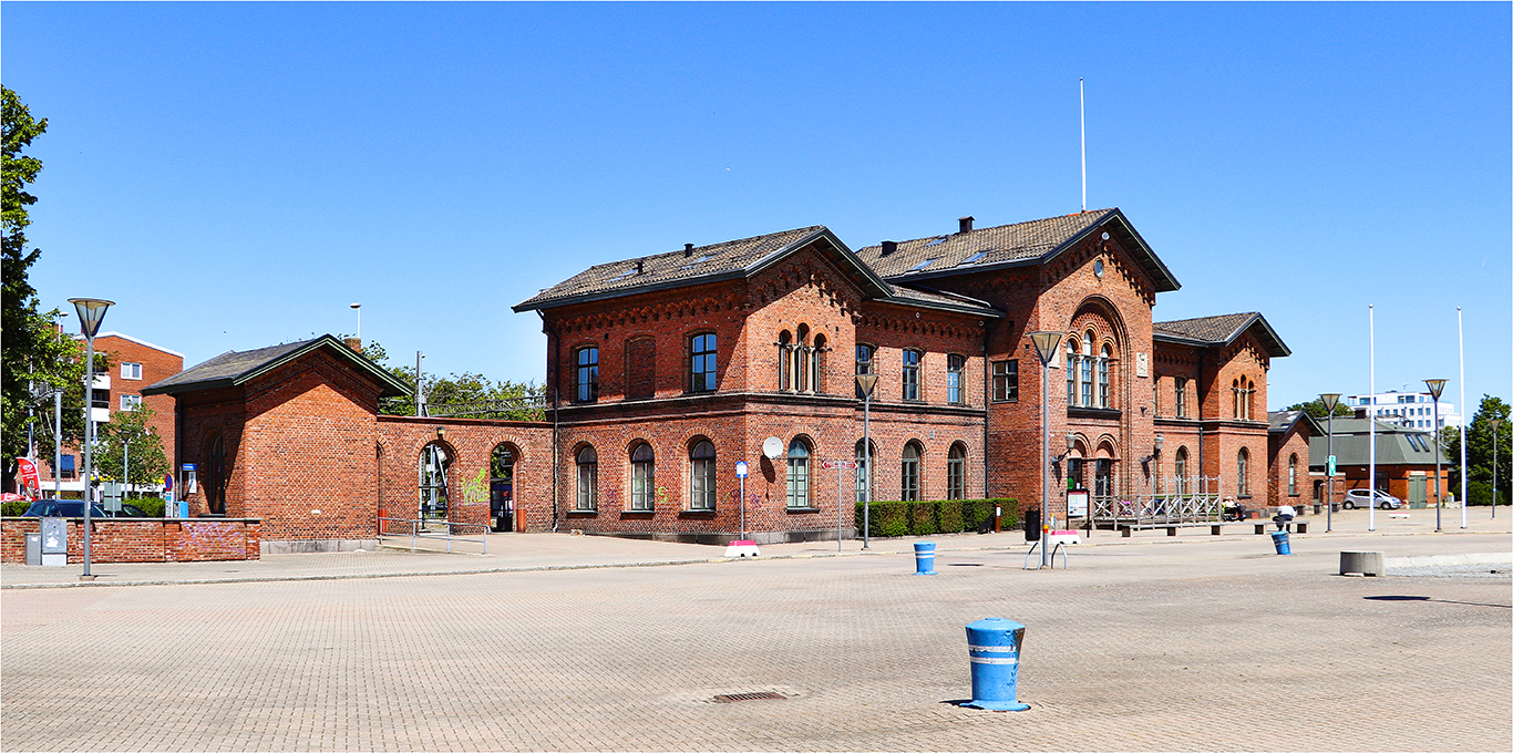 Bahnhof in " Ystad "  ( 1 )