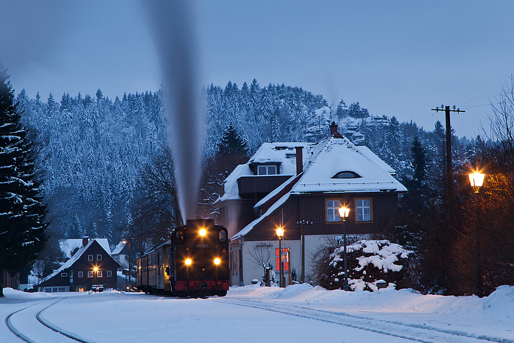 Bahnhof Jonsdorf am Abend