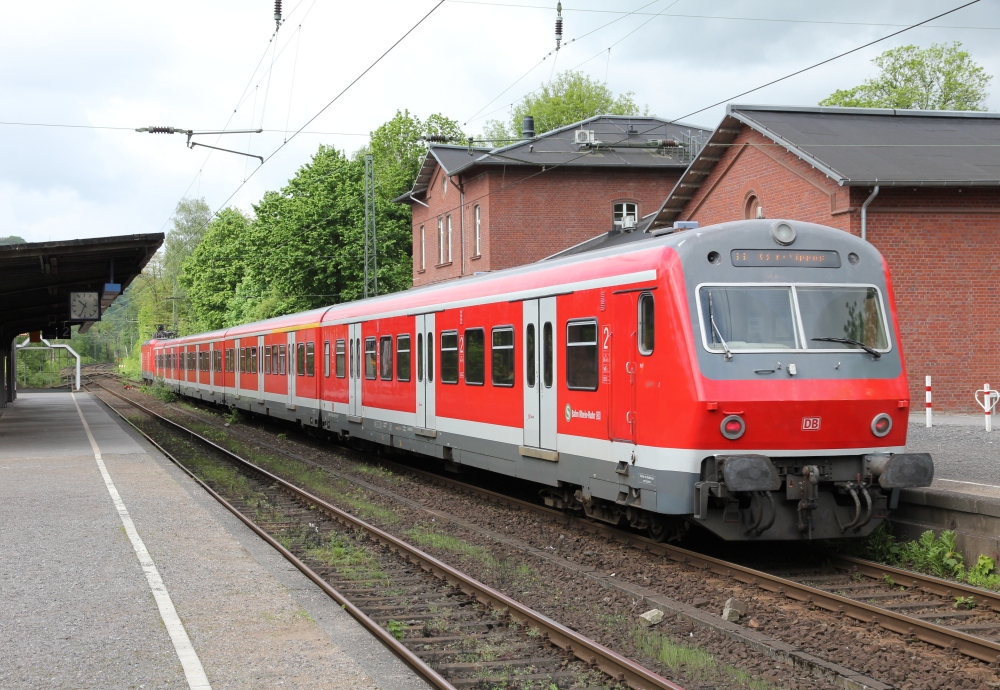 Bahnhof Kettwig mit S6 nach Köln-Nippes