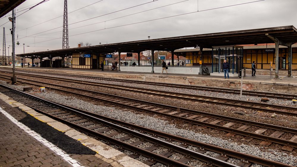 Bahnhof Köthen -Blick auf Bahnsteige 