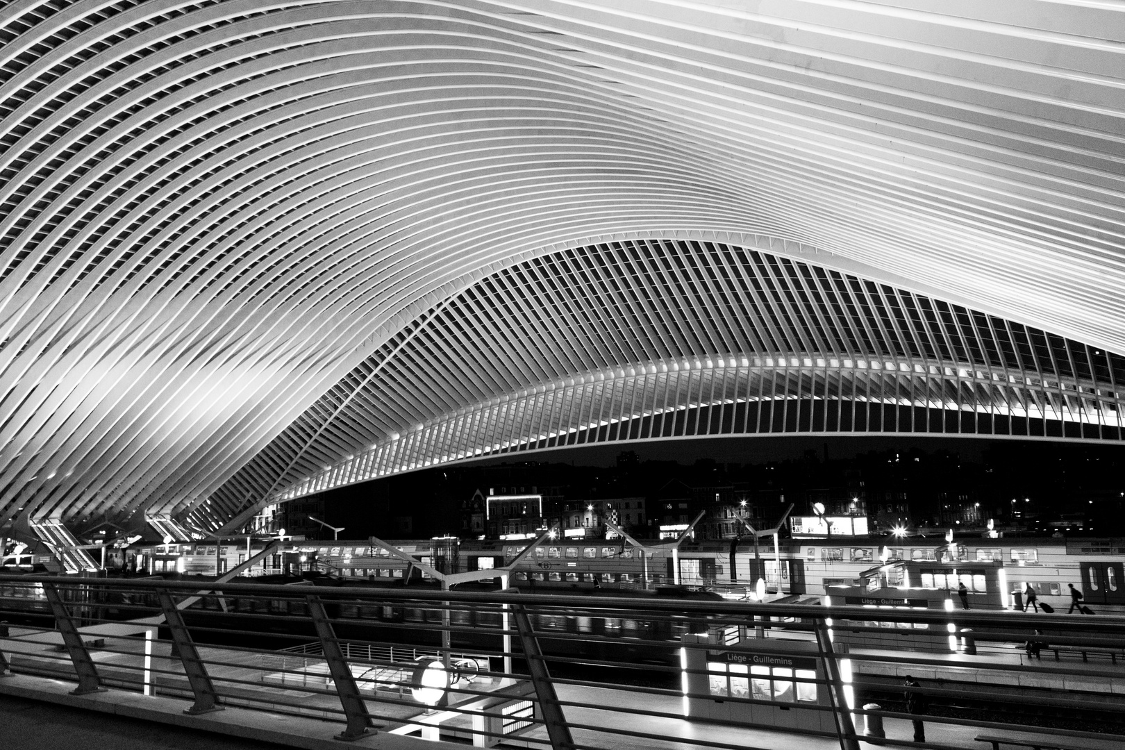 Bahnhof Liege bei Nacht