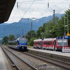 Bahnhof mit Bergkulisse