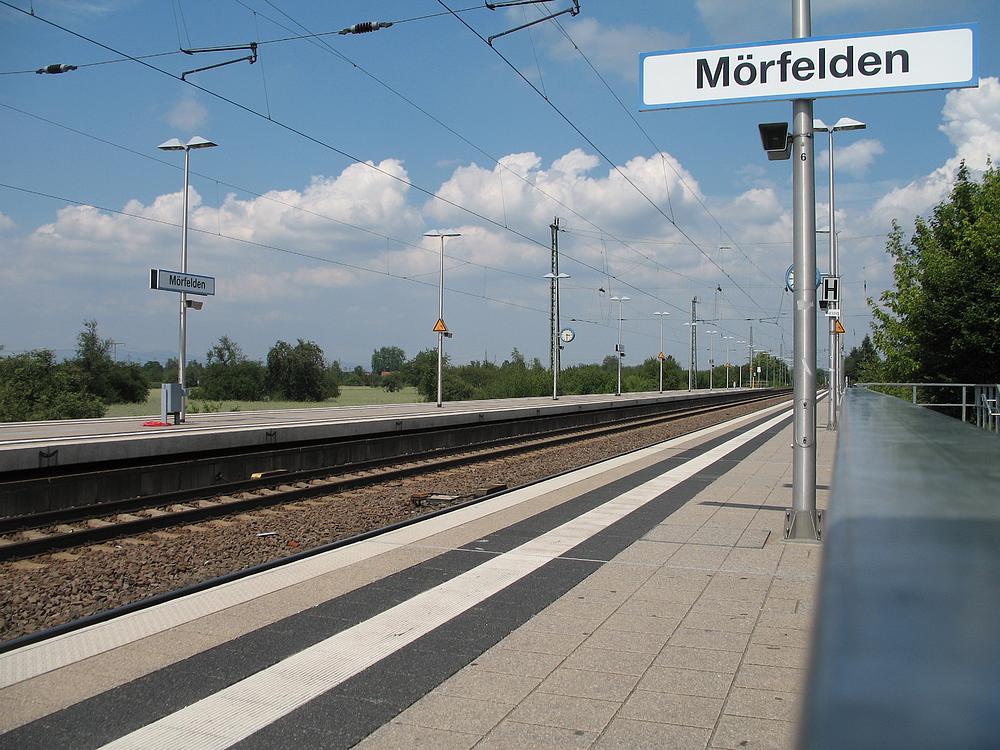 Bahnhof Mörfelden an einem schön-sonnigen Tag...