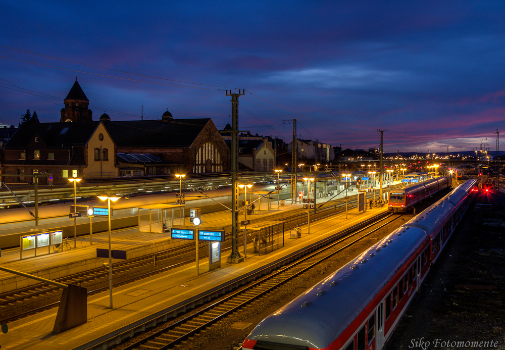 Bahnhof @ night