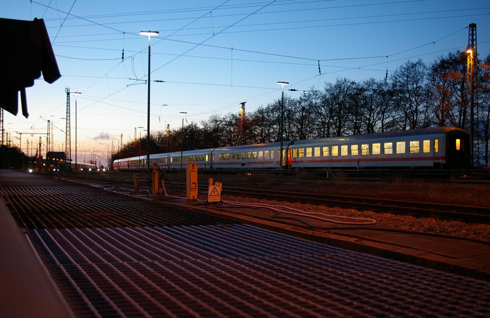 Bahnhof Norddeich am Abend......