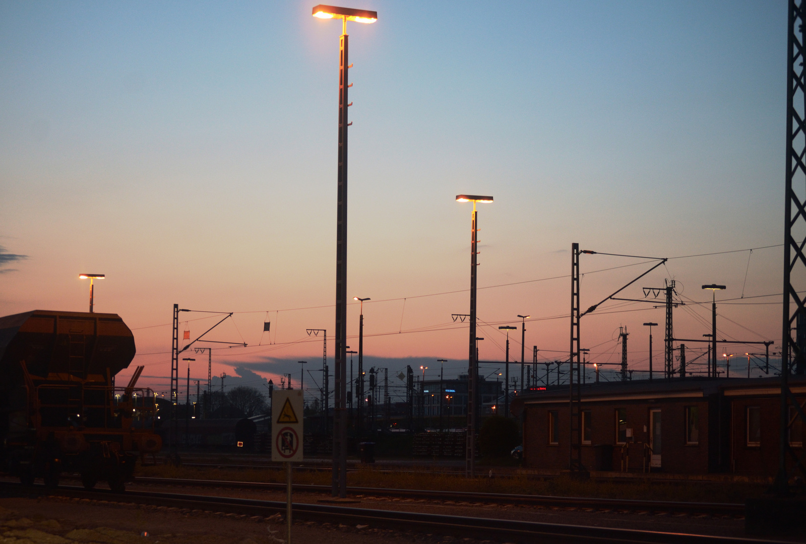 Bahnhof Oldenburg im Sonnenuntergang