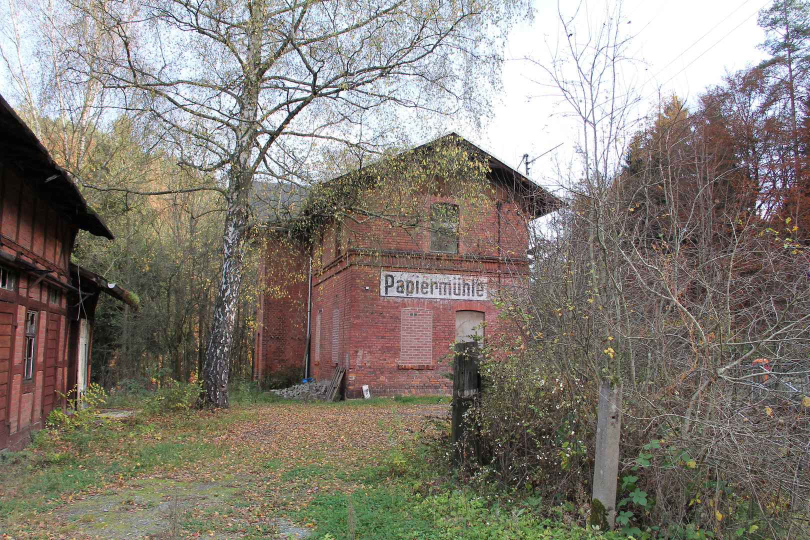 Bahnhof Papiermühle - ein bisschen in die Jahre gekommen