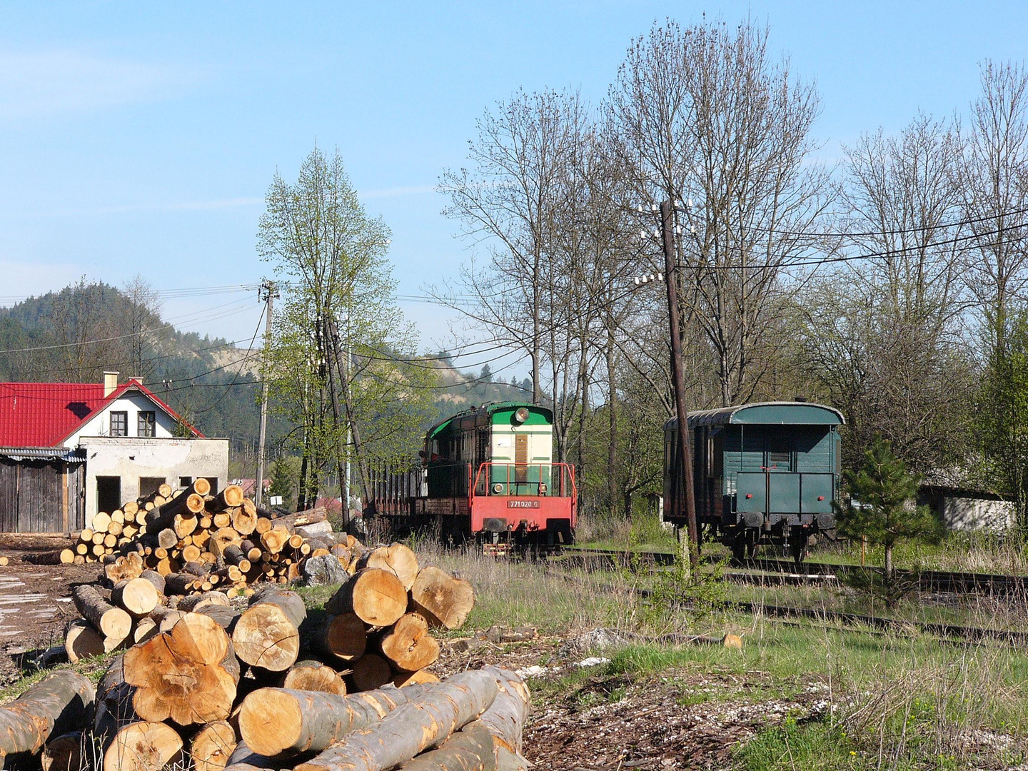 Bahnhof Porubka mit 771 020 , 04 2012