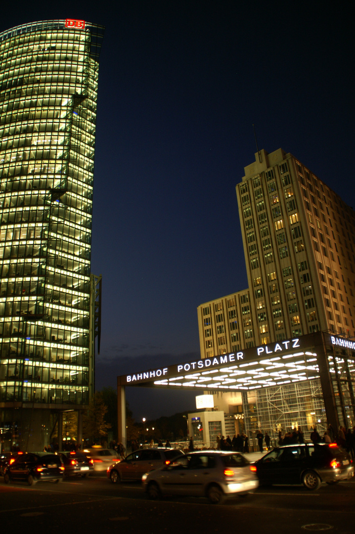 Bahnhof Potsdamer Platz bei Nacht