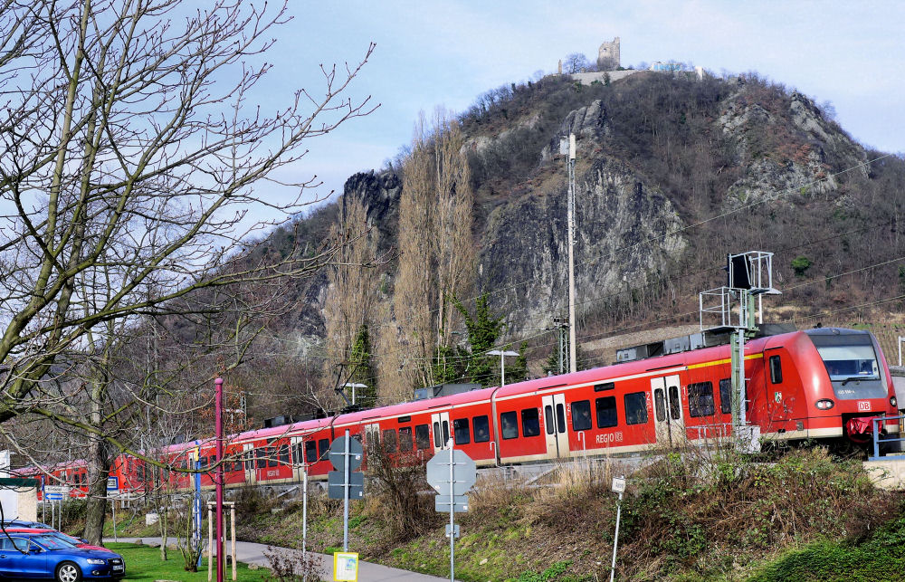 Bahnhof Rhöndorf und der Drachenfels