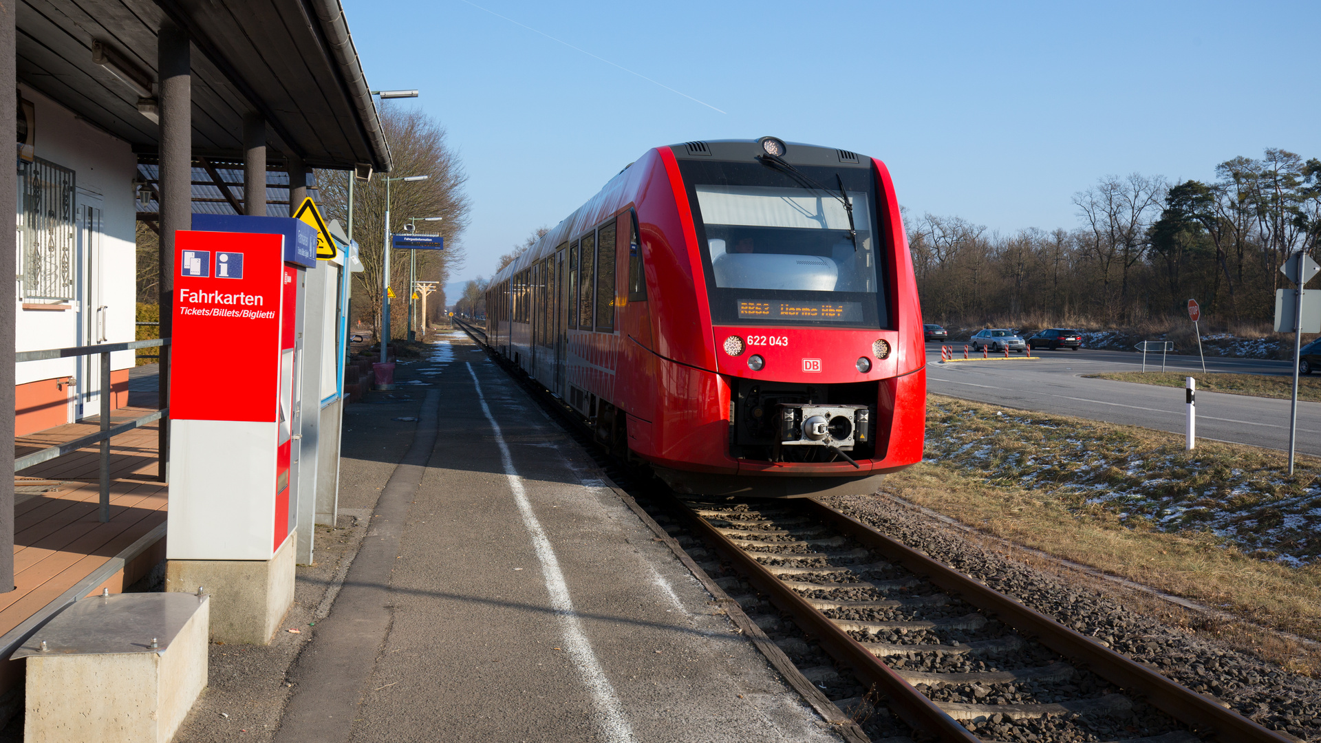 Bahnhof Riedrode mit einfahrendem Triebwagen