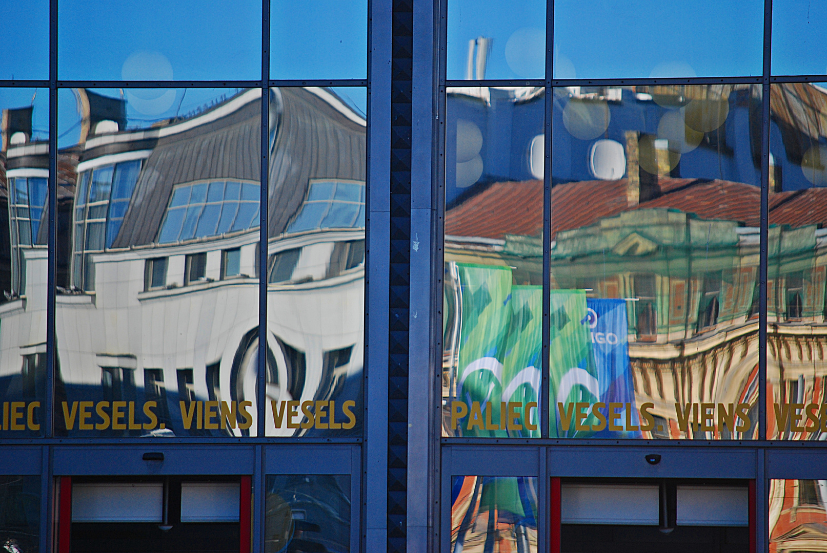 Bahnhof-Spiegelung...