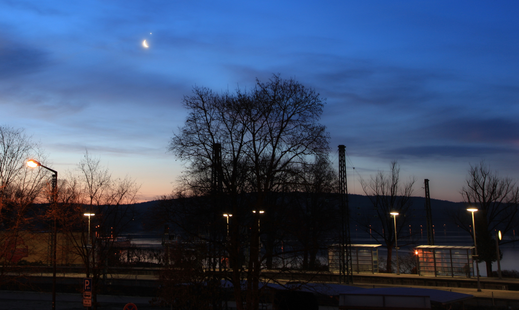 Bahnhof Starnberg mit Mond und Venus