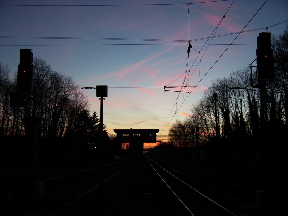 Bahnhof vor Sonnenaufgang