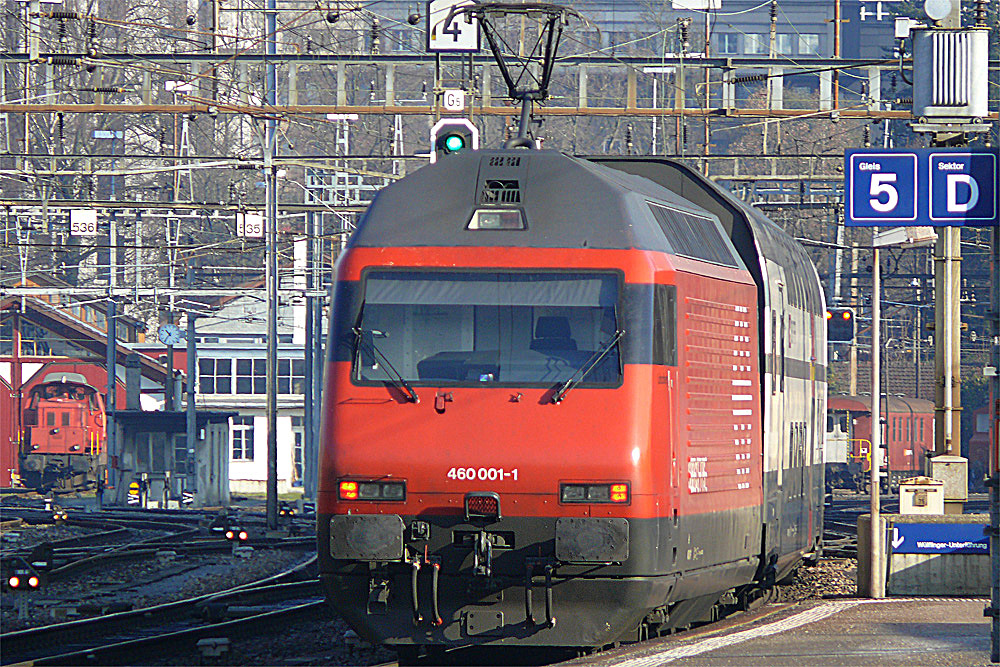 Bahnhof Winterthur V; 460 001-1 fährt aus