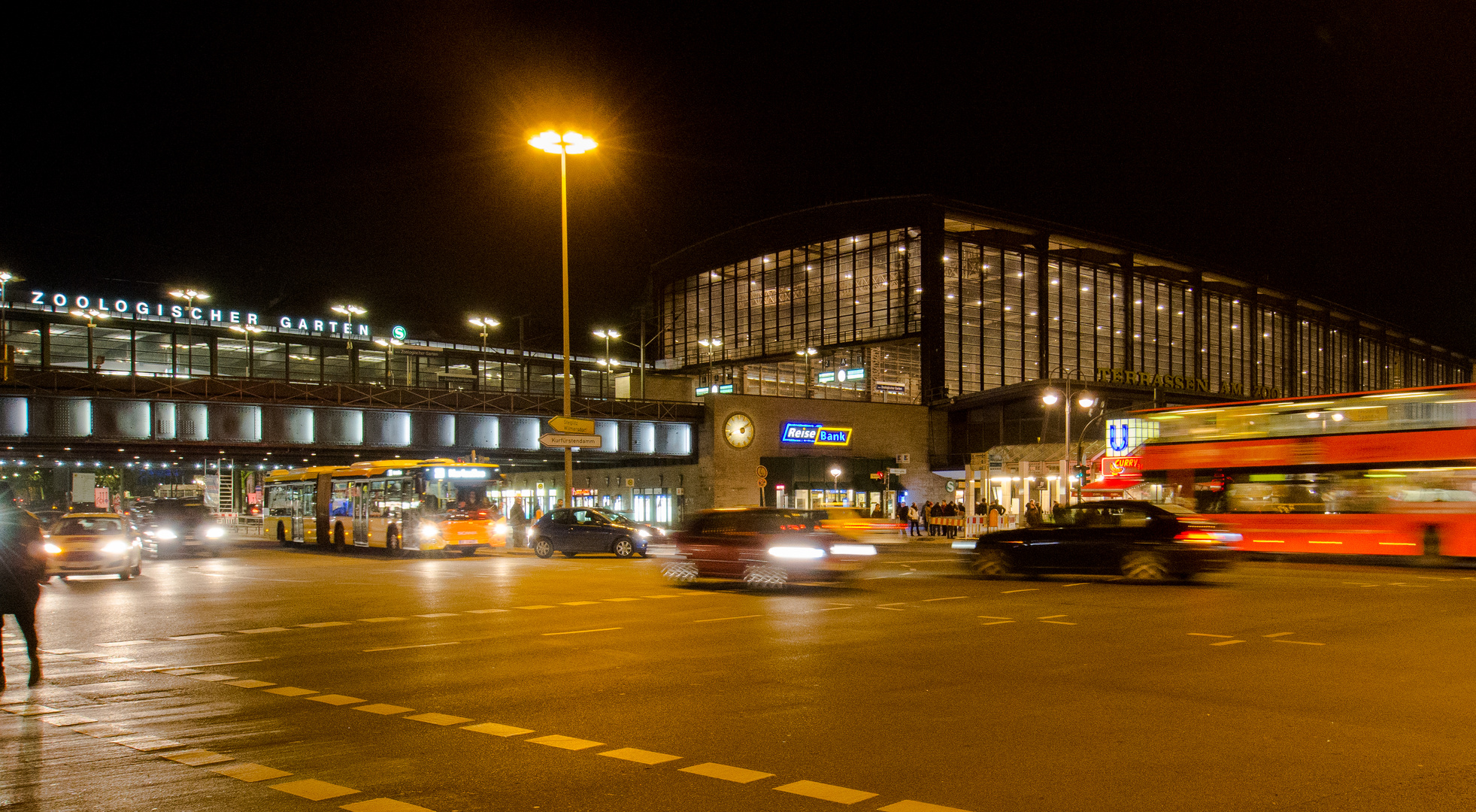 Bahnhof Zoo bei Nacht